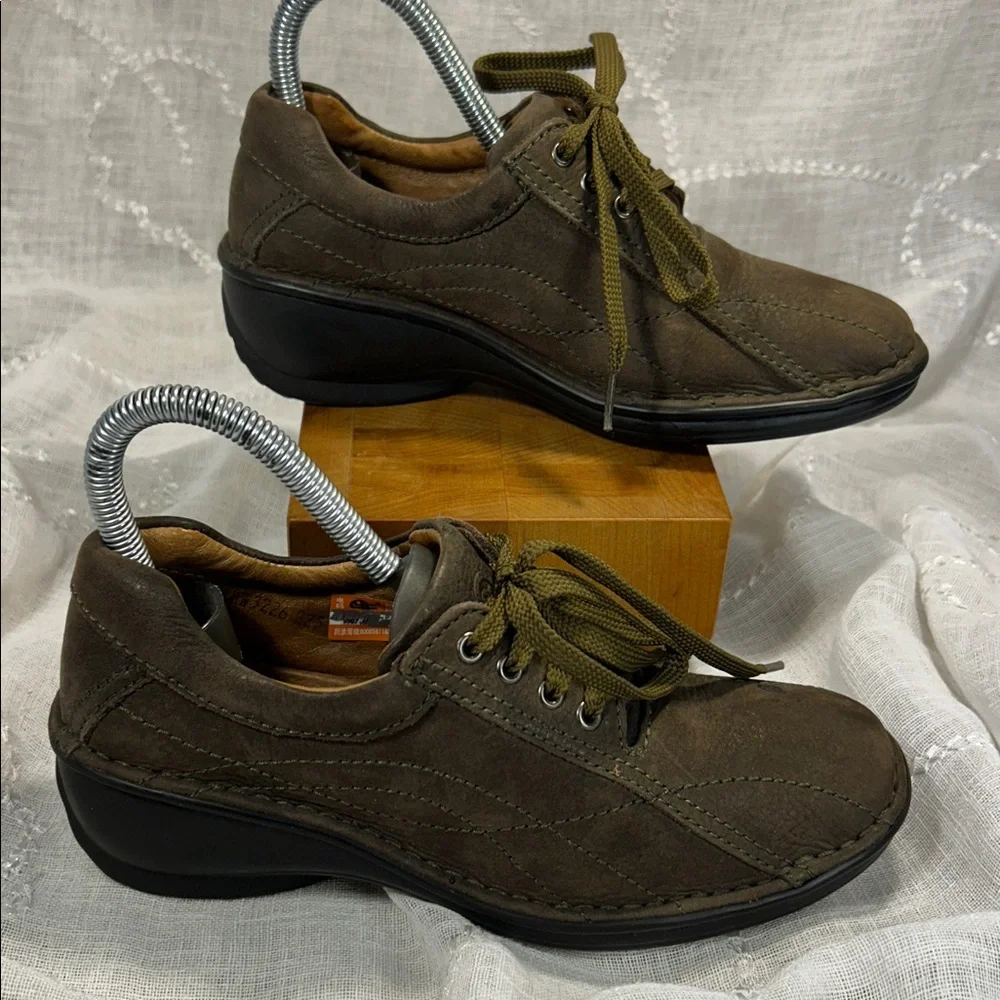 Leather lace up slight platform shoes